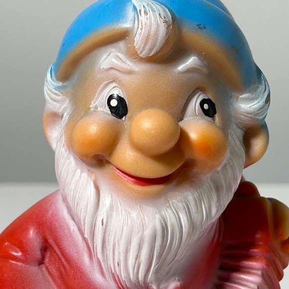 Vintage Vinyl Kitschy Accordion Playing Gnome 6.5" Signed (13E) - Picture 2 of 7